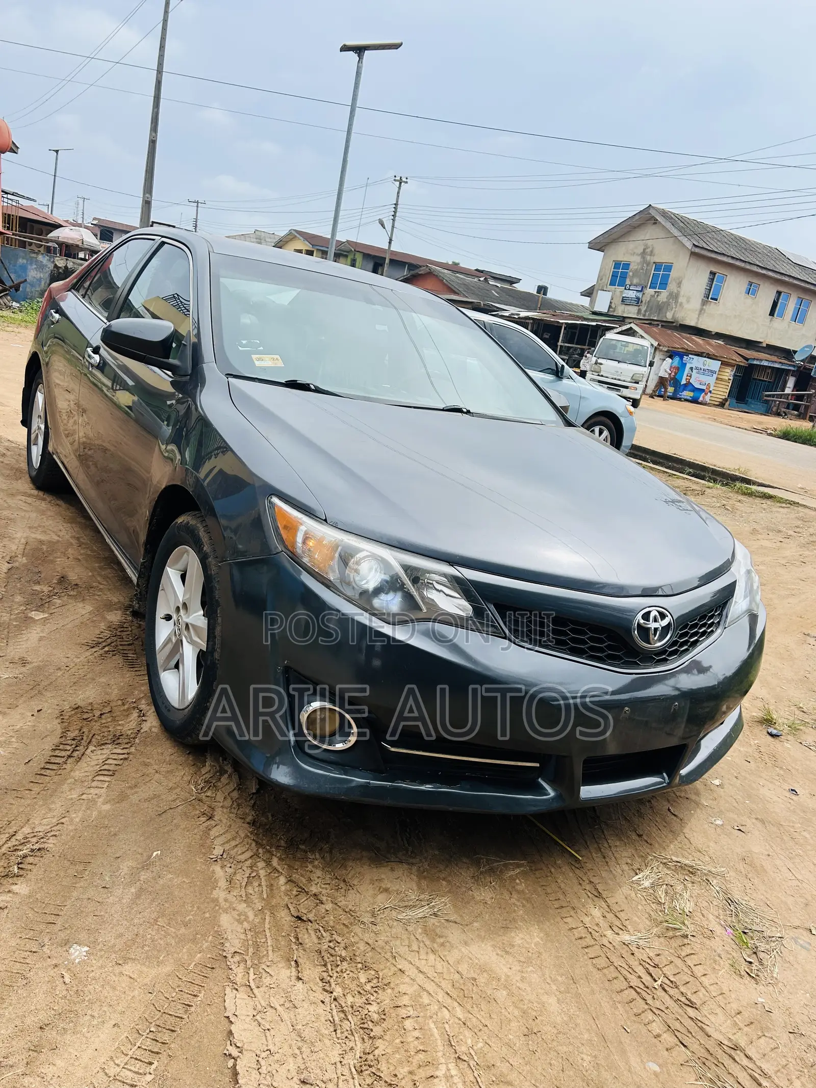 Toyota Camry LE 4dr Sedan (2.5L 4cyl 6A) 2012 Gray