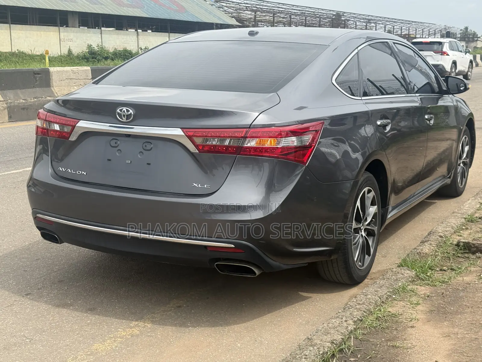 Toyota Avalon XLE FWDSedan (3.6L 6cyl 6A) 2016 Gray