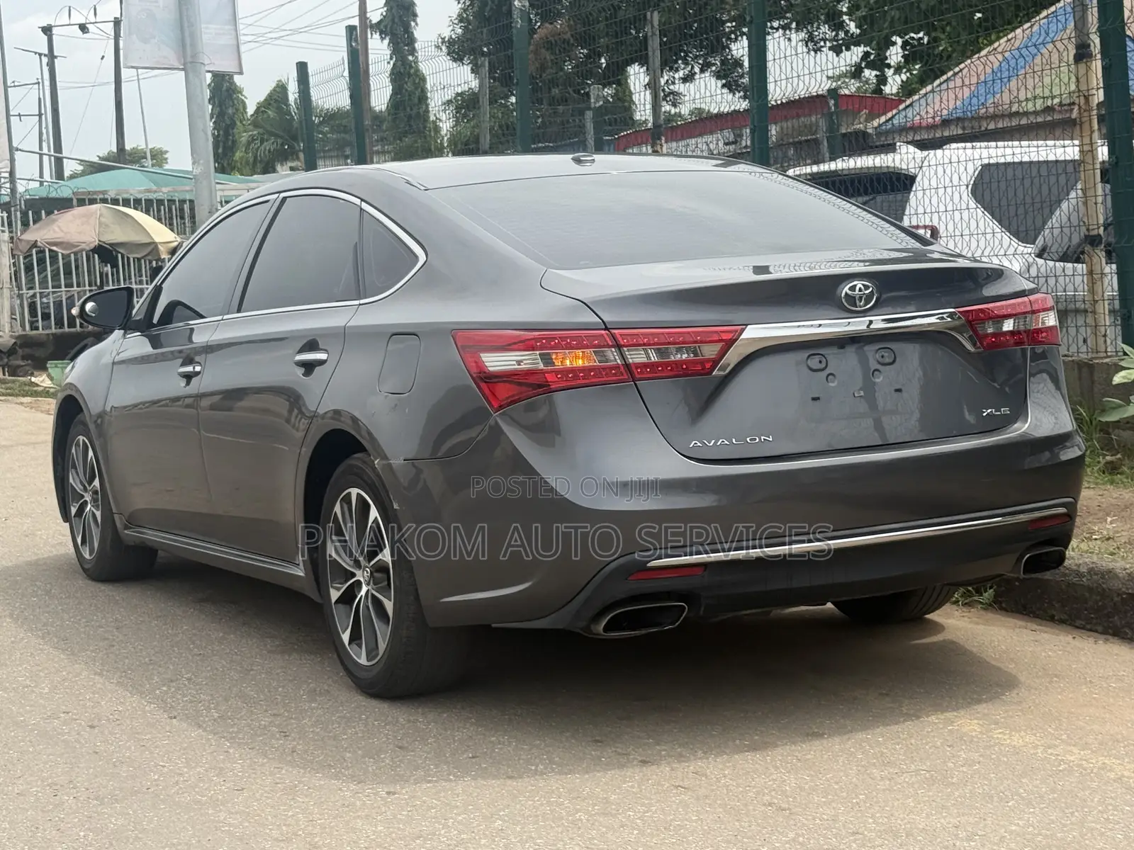Toyota Avalon XLE FWDSedan (3.6L 6cyl 6A) 2016 Gray
