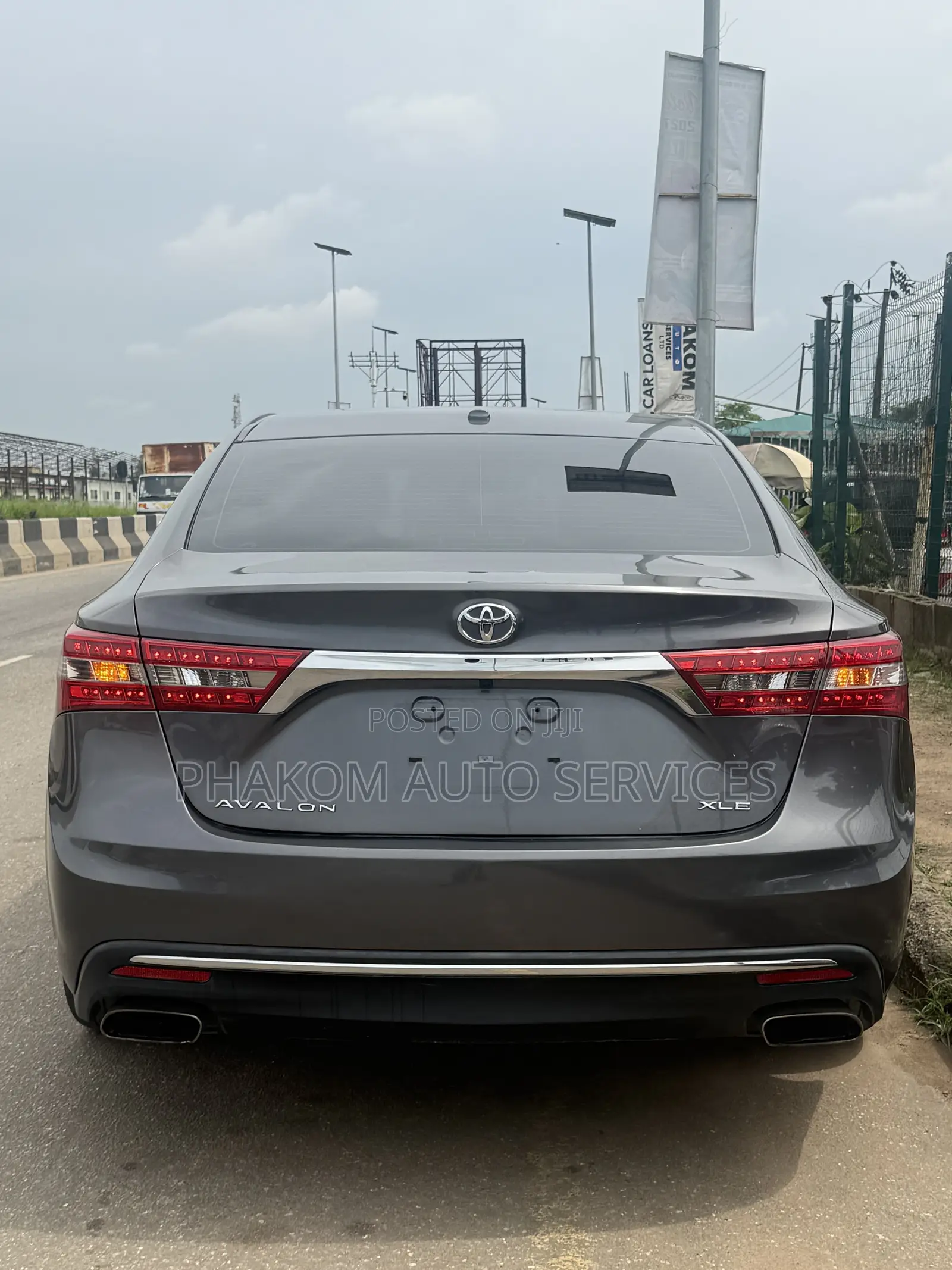 Toyota Avalon XLE FWDSedan (3.6L 6cyl 6A) 2016 Gray
