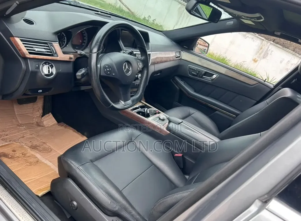 Mercedes-Benz E350 Base 4Matic Sedan AWD (3.5L 6cyl 7A) 2010 Gray