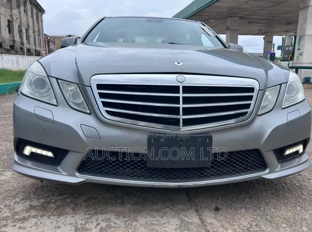 Mercedes-Benz E350 Base 4Matic Sedan AWD (3.5L 6cyl 7A) 2010 Gray