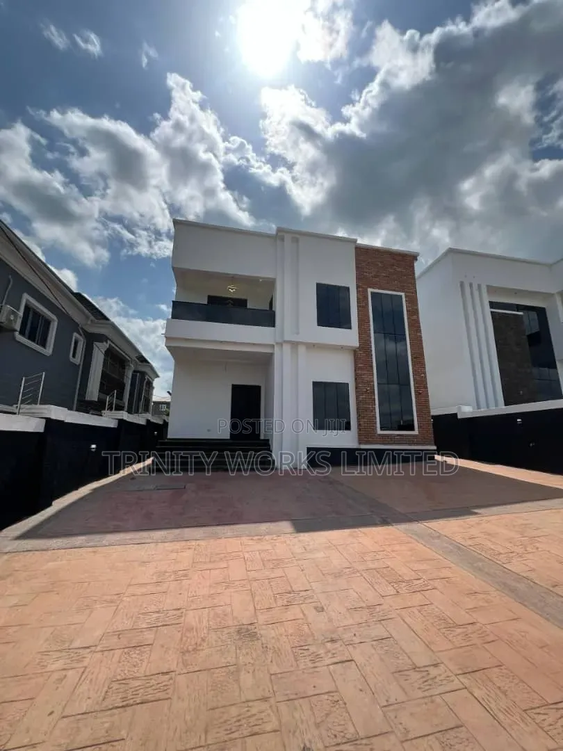 5bdrm Duplex in Nsukka for sale