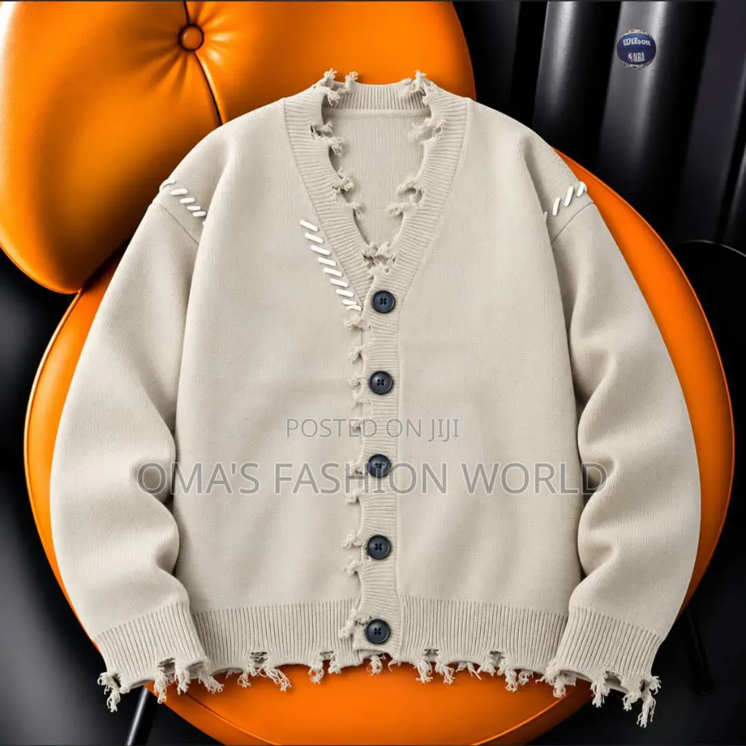 Simple Outfit, Expensive Look! High-Quality Sweat Tops Available