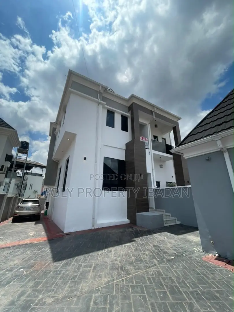 3bdrm Duplex in Kolapo Ishola, Akobo for rent