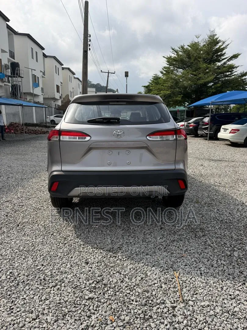 New Toyota Corolla Cross LE 2025 Silver