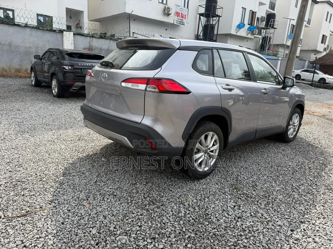 New Toyota Corolla Cross LE 2025 Silver