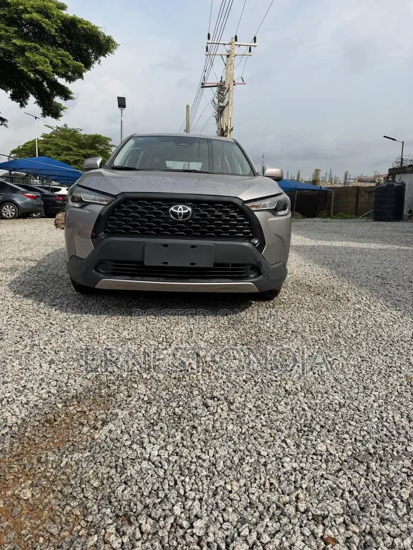 New Toyota Corolla Cross LE 2025 Silver