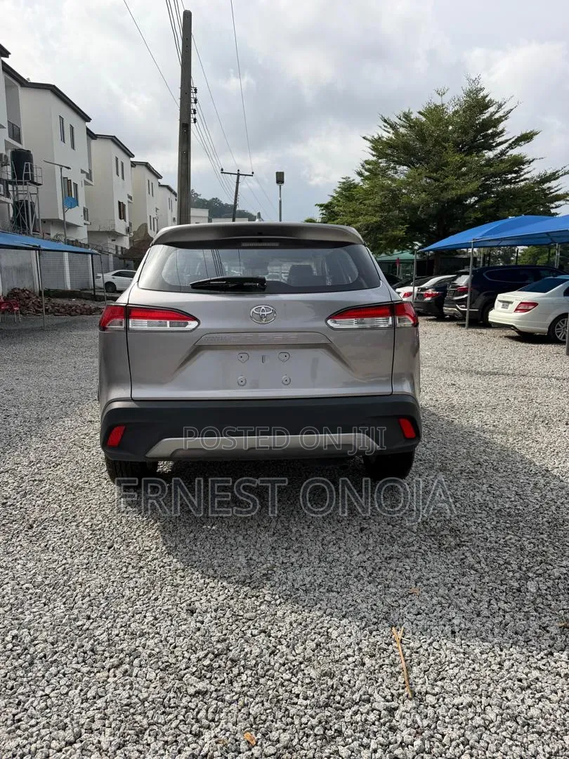 New Toyota Corolla Cross LE 2025 Silver