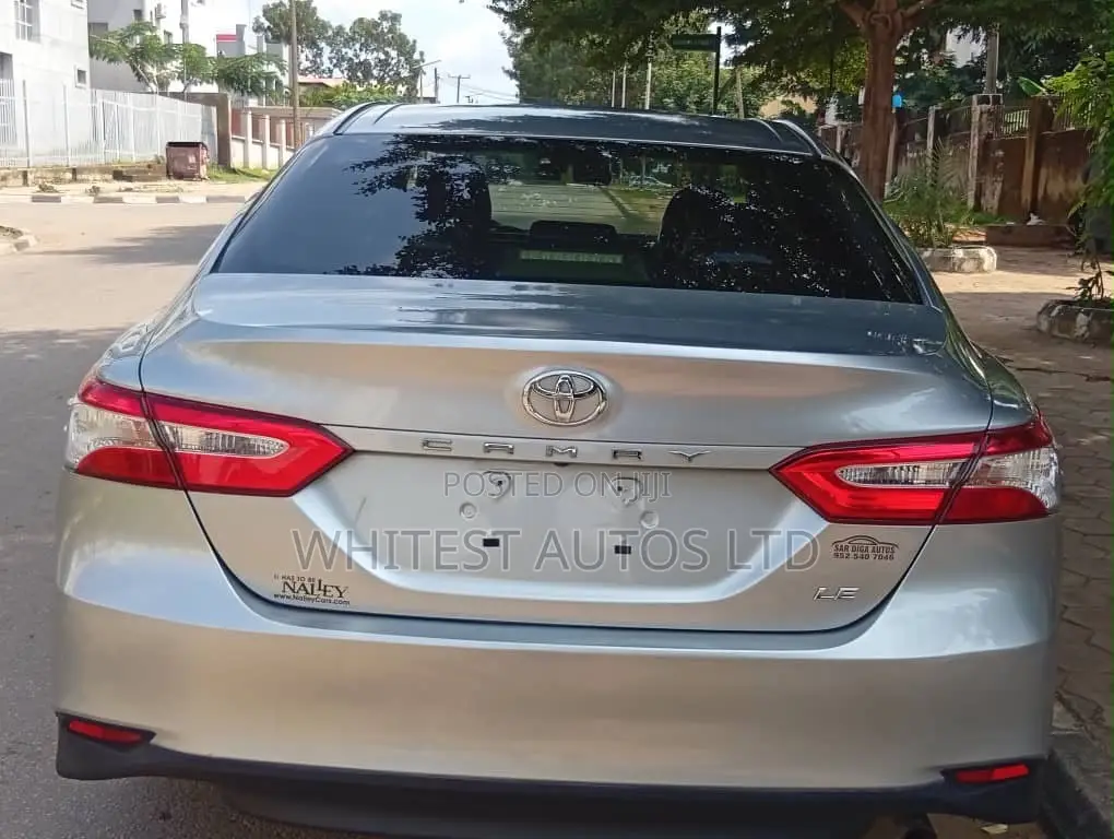 Toyota Camry LE FWD (2.5L 4cyl 8AM) 2018 Silver