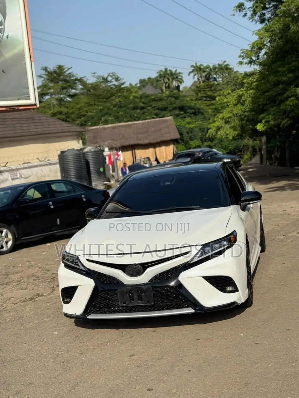 Toyota Camry SE (2.5L 4cyl 8A) 2019 White
