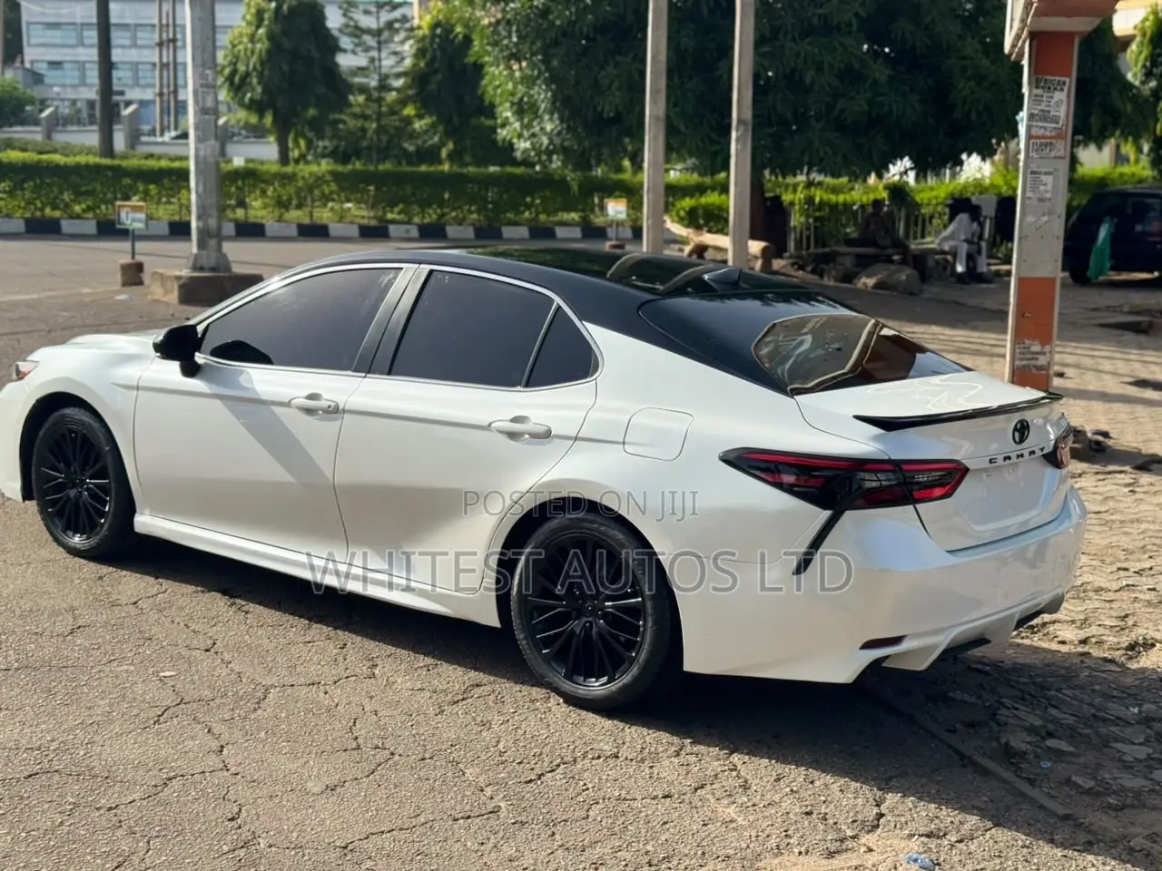 Toyota Camry SE (2.5L 4cyl 8A) 2019 White