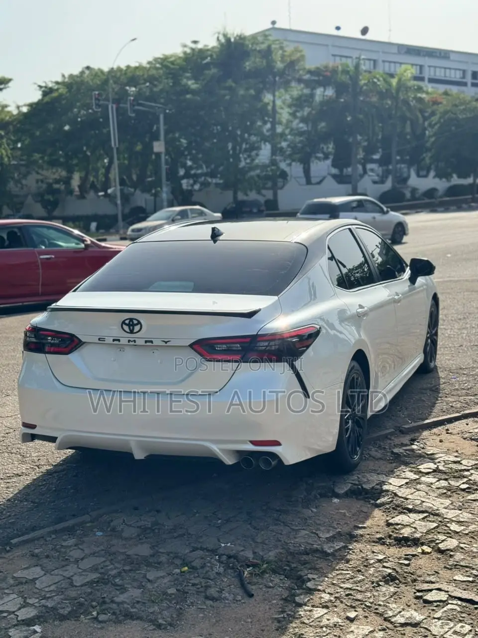 Toyota Camry SE (2.5L 4cyl 8A) 2019 White