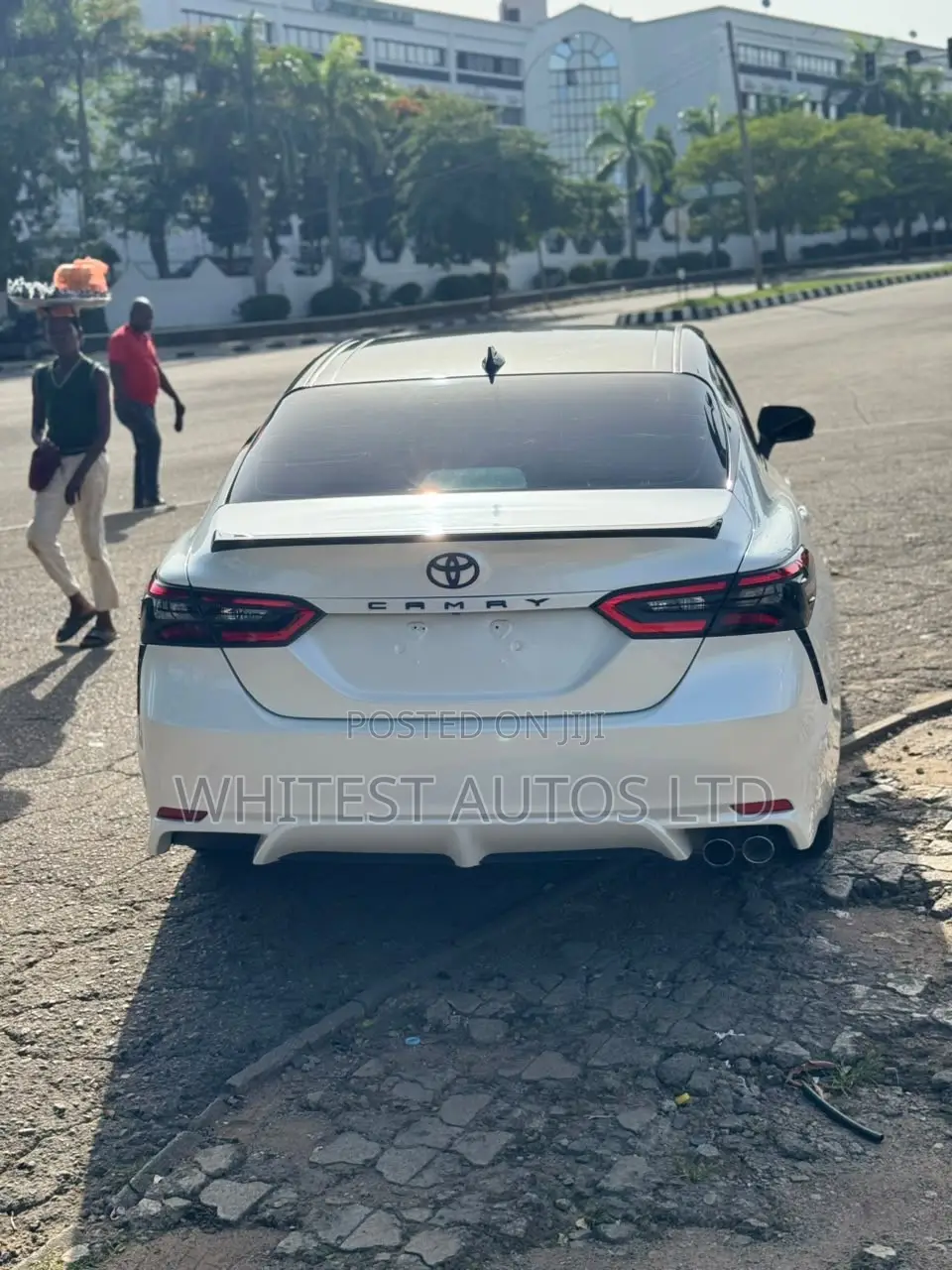 Toyota Camry SE (2.5L 4cyl 8A) 2019 White