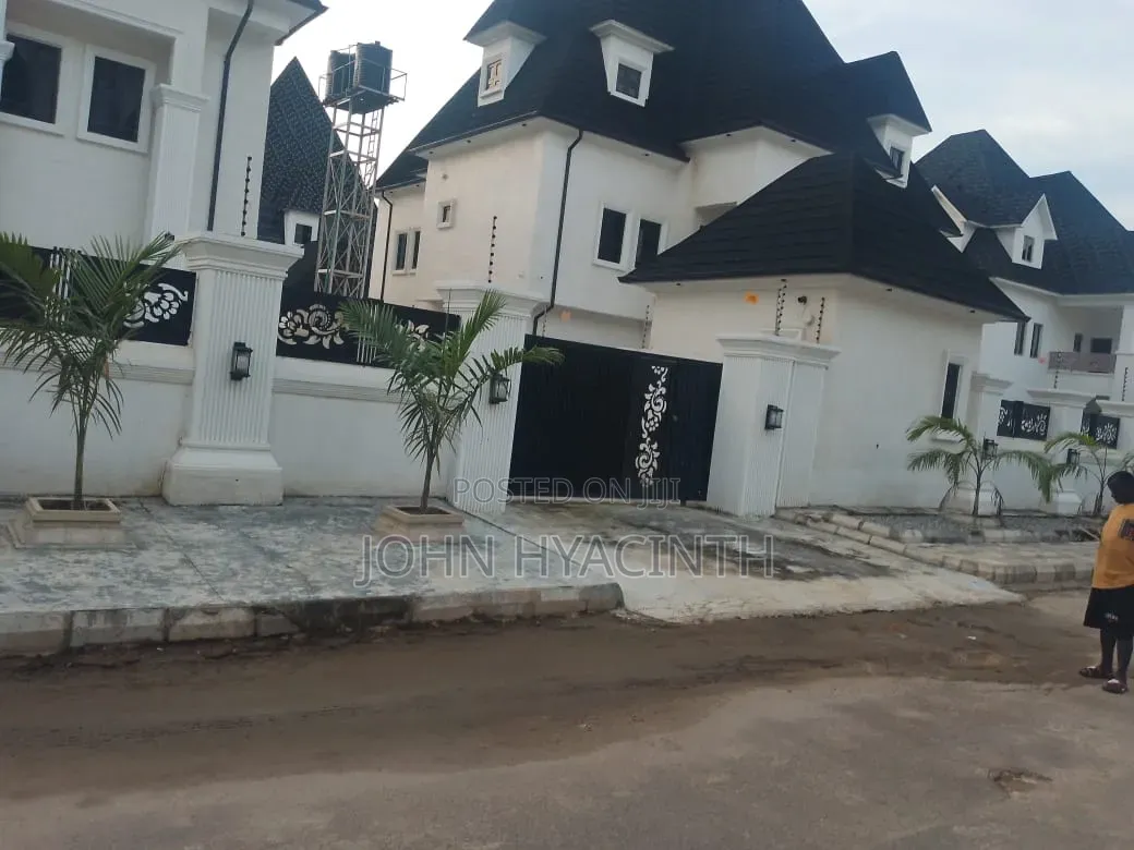 4bdrm House in Justice Estates, Bunkoro for sale