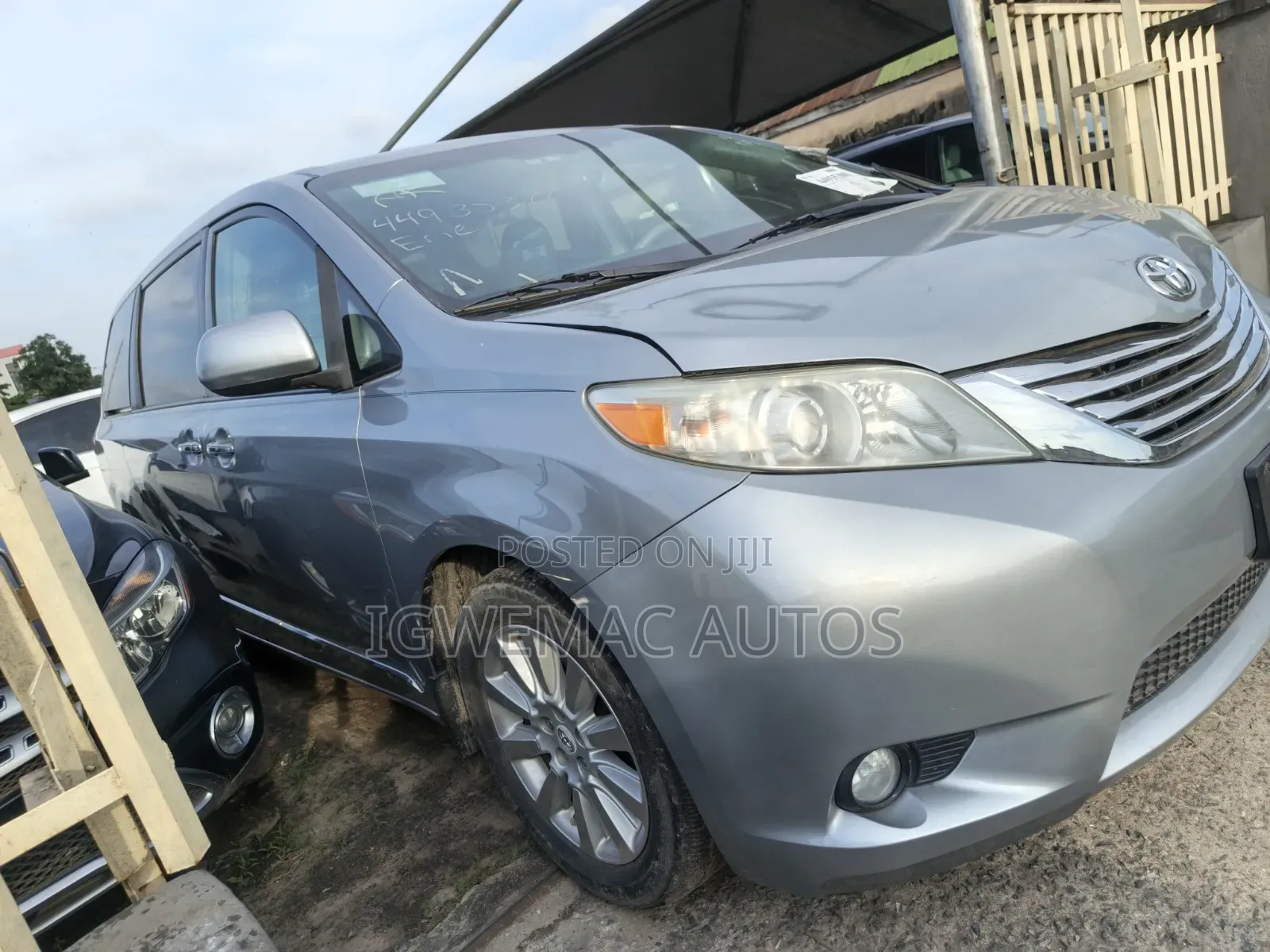 Toyota Sienna XLE 7 Passenger Mobility 2011 Silver