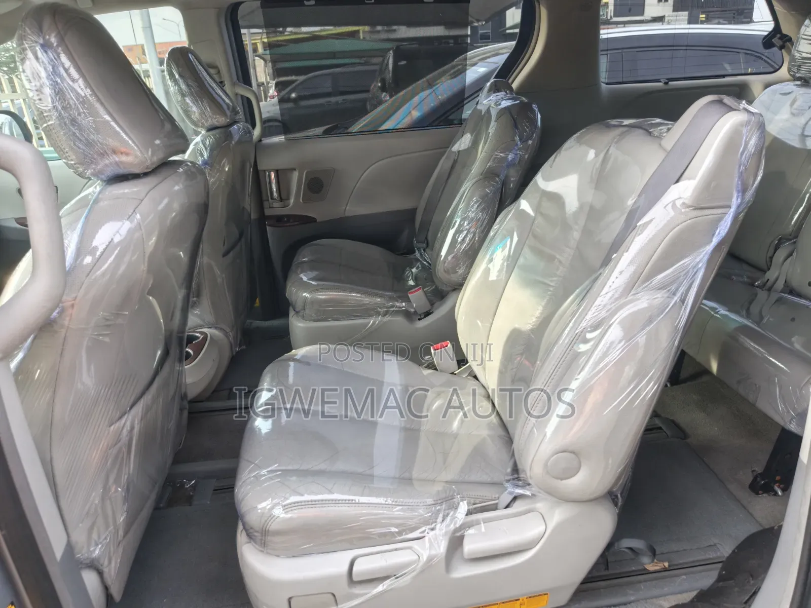 Toyota Sienna XLE 7 Passenger Mobility 2011 Silver