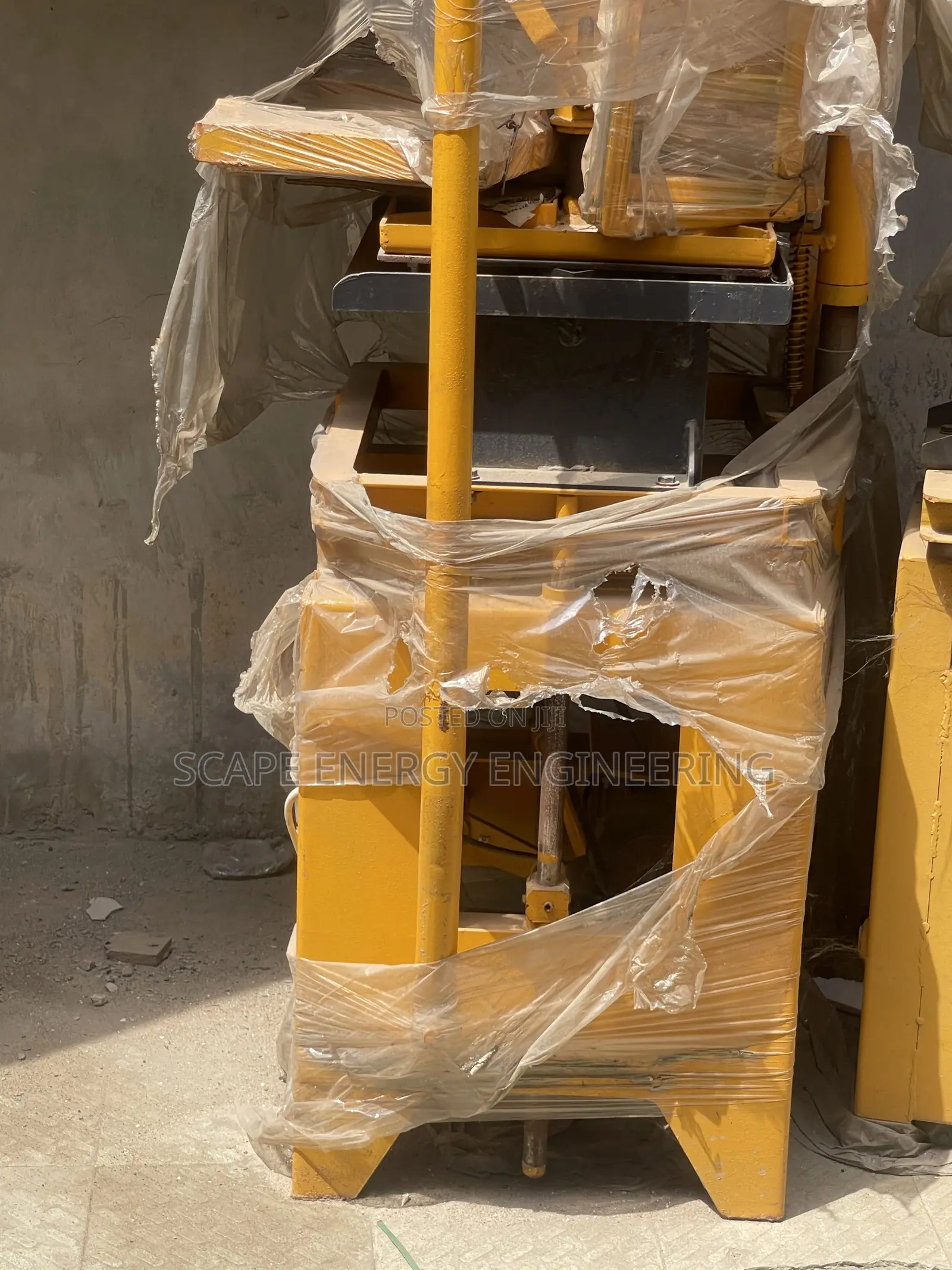 Single Block Moulding Machine