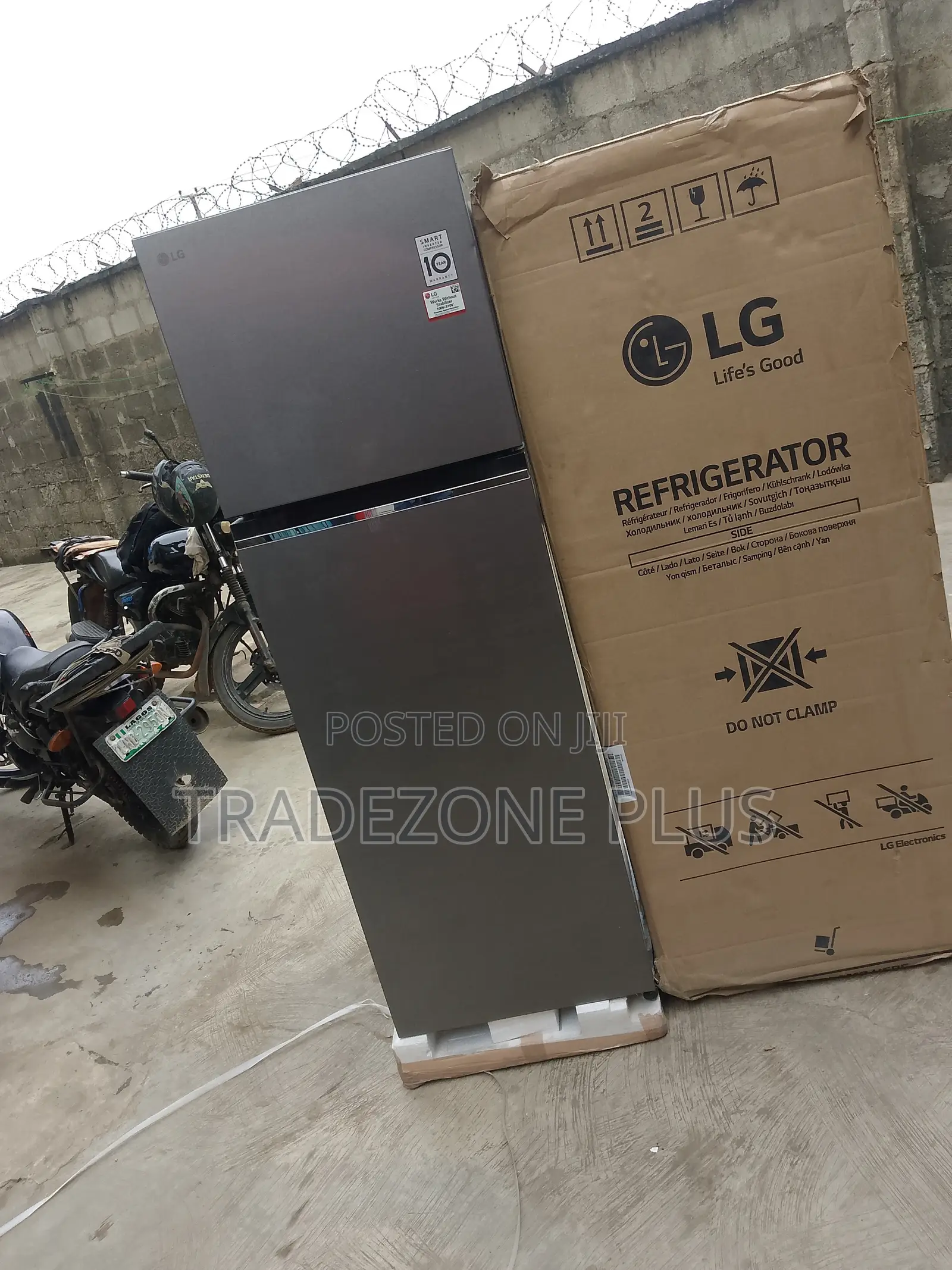 LG GL-B262PQKB 287L Food and Beverage Fridge