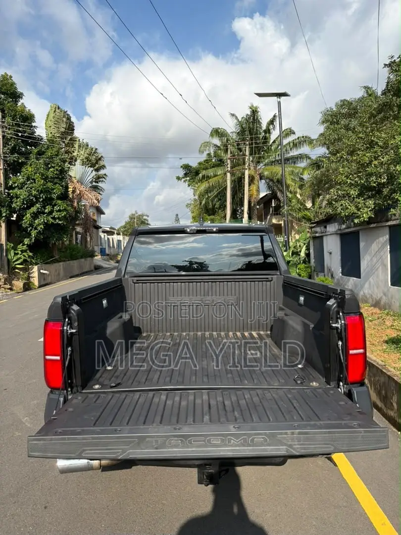 Toyota Tacoma 2026 Gray