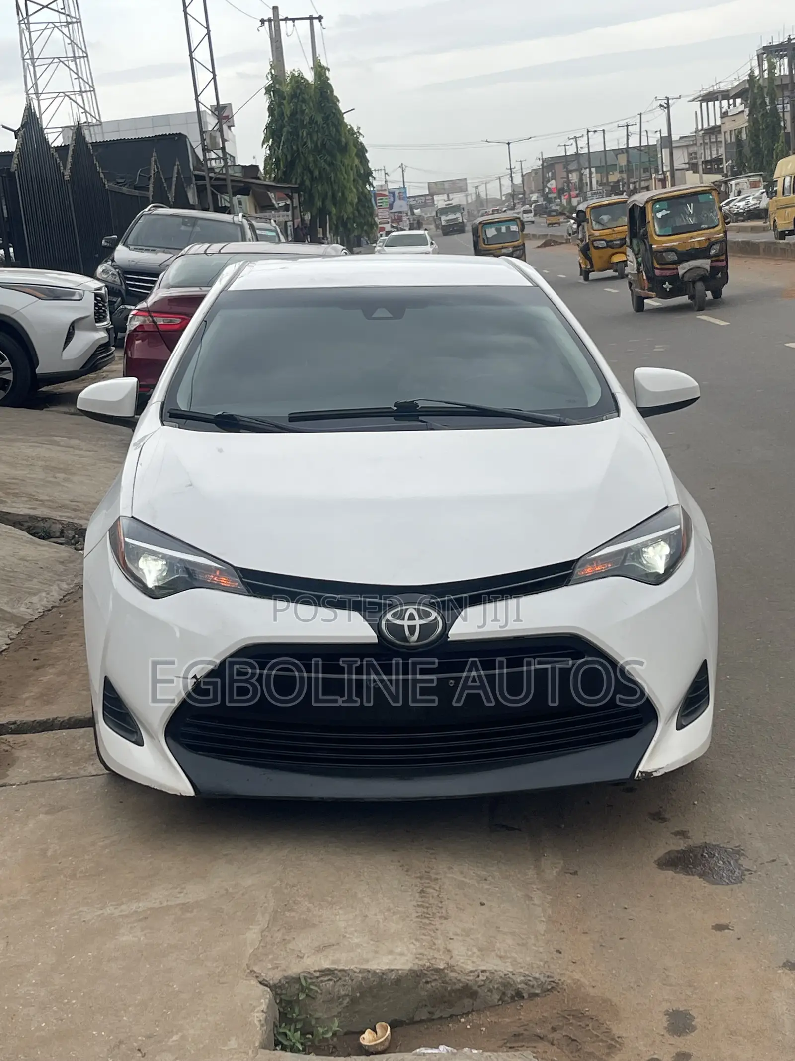 Toyota Corolla LE (1.8L 4cyl 2A) 2019 White