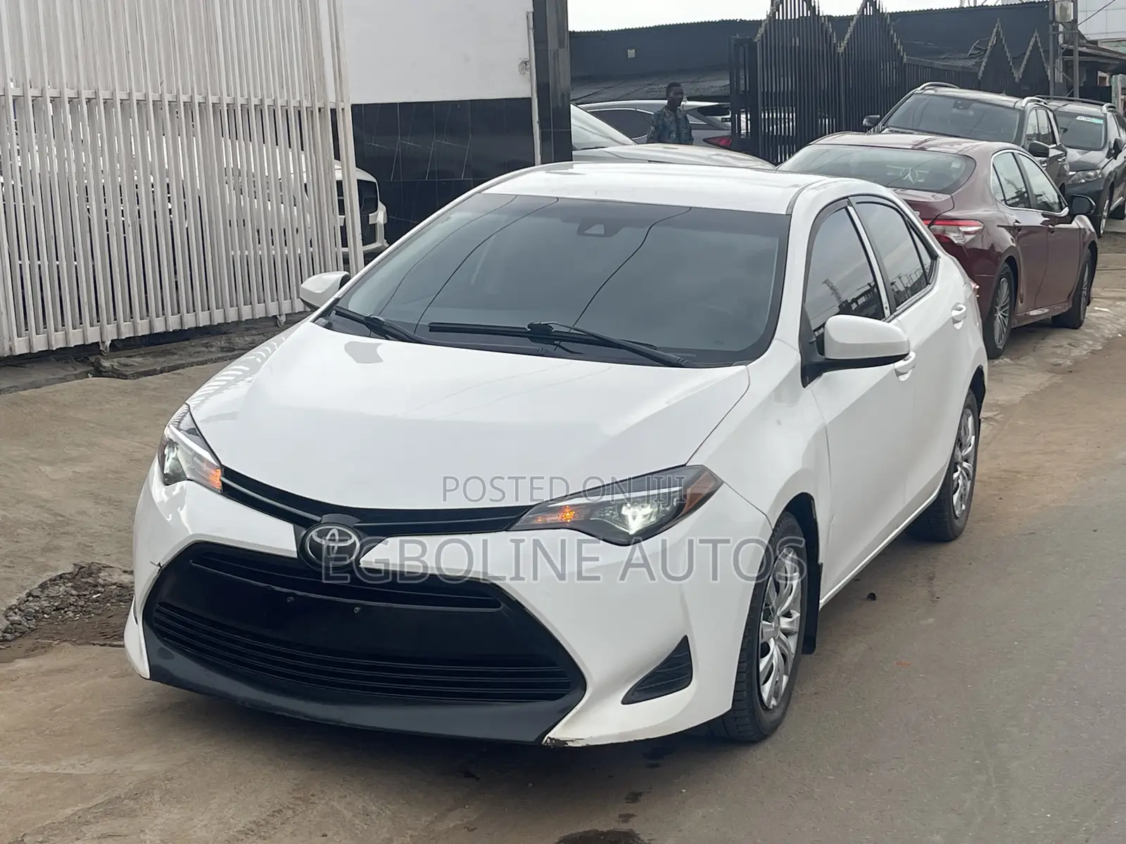 Toyota Corolla LE (1.8L 4cyl 2A) 2019 White