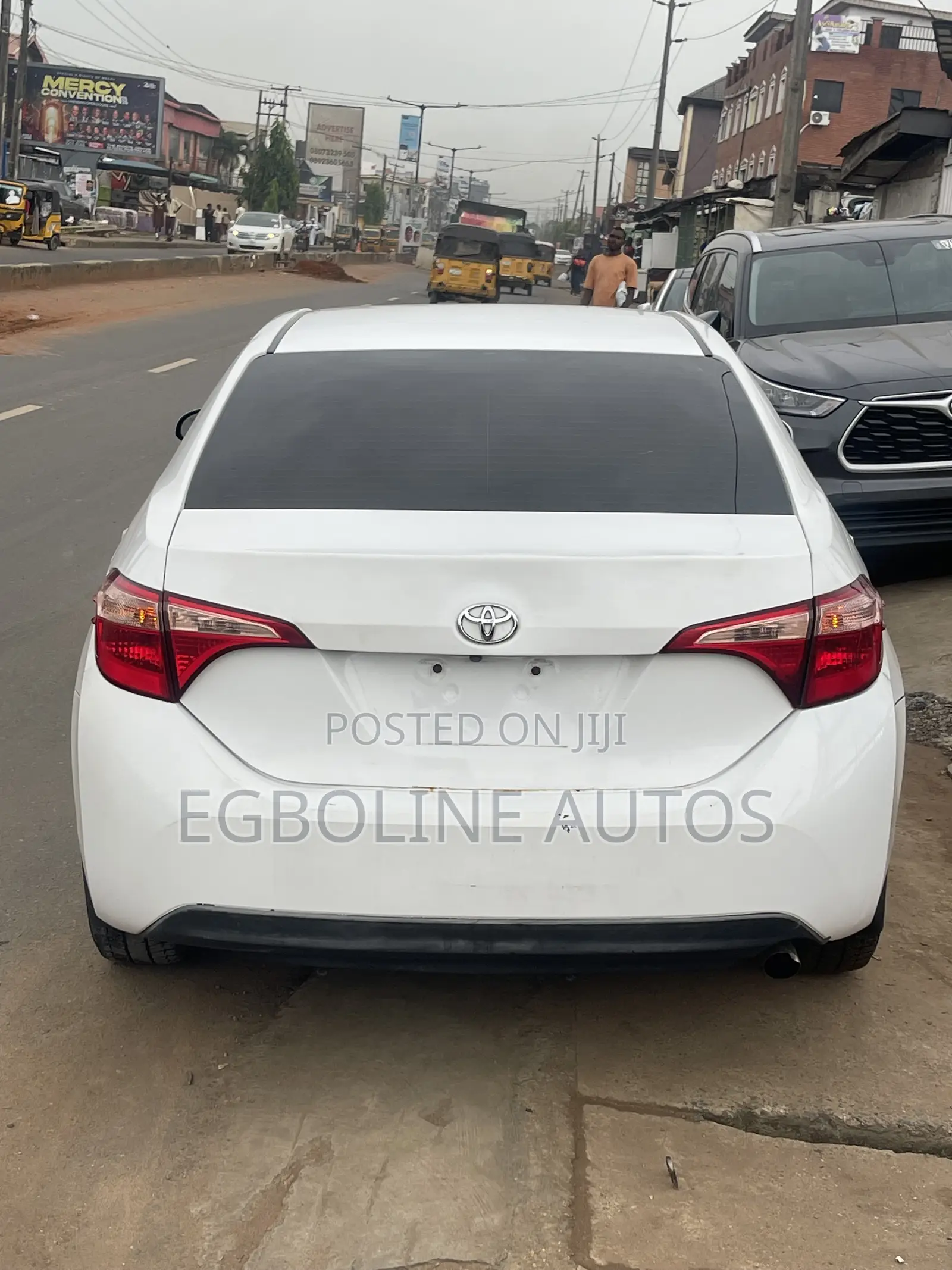 Toyota Corolla LE (1.8L 4cyl 2A) 2019 White