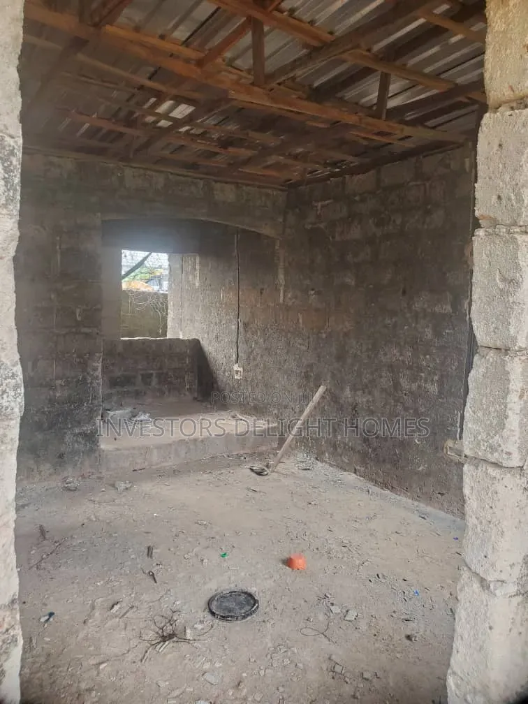 2bdrm Block of Flats in Oshimili North for sale