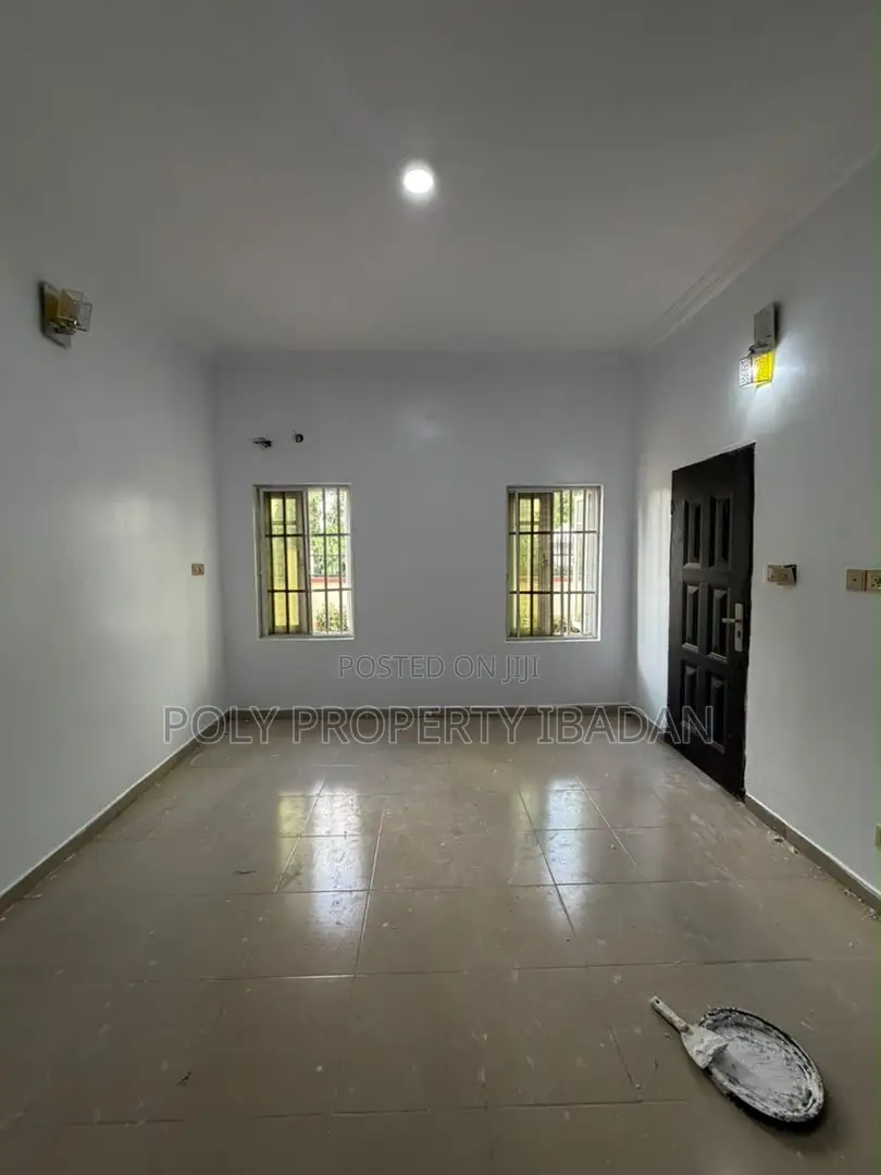 3bdrm Apartment in Kolapo Ishola Gra, Akobo for rent
