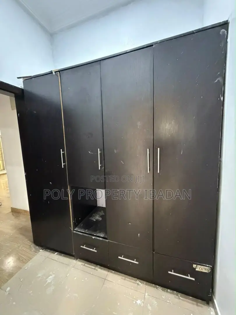 3bdrm Apartment in Kolapo Ishola Gra, Akobo for rent