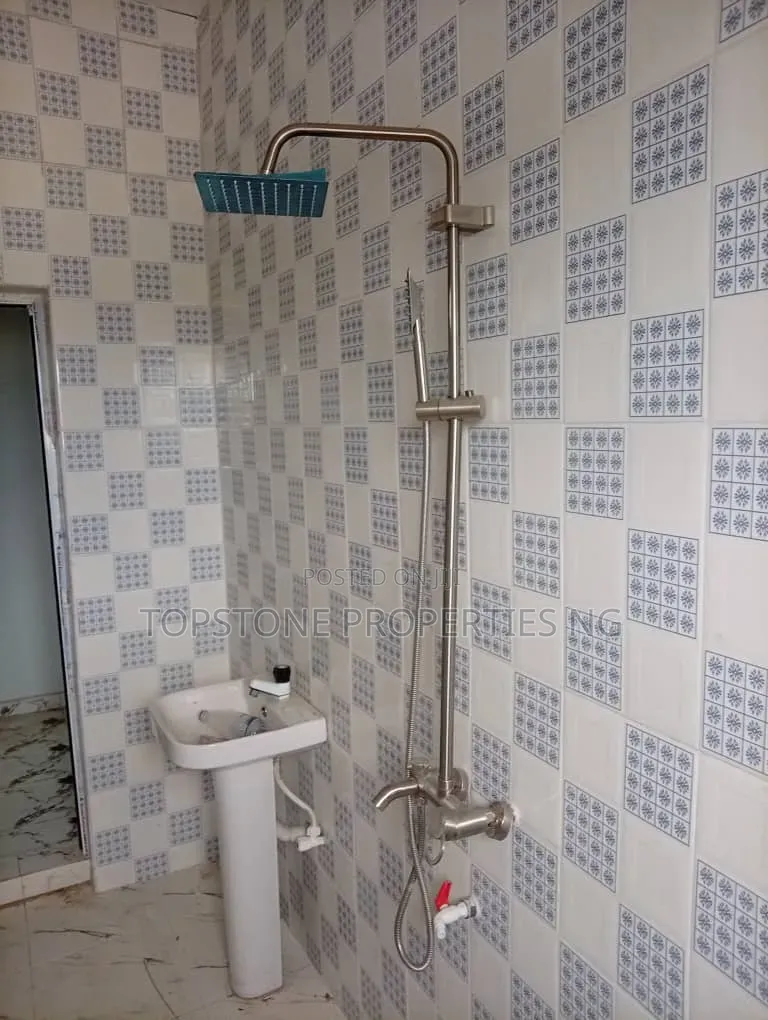 1bdrm Block of Flats in Topstone Properties, Uyo for rent