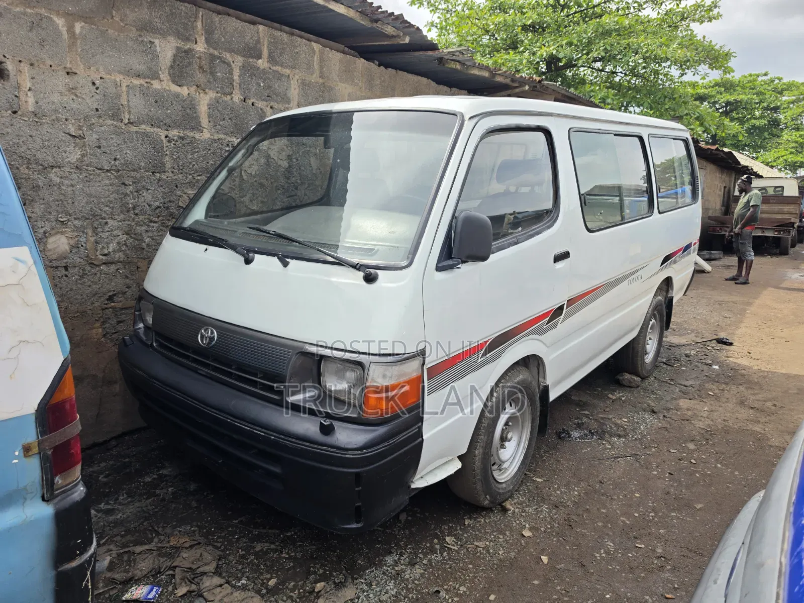 Toyota HiAce 2005 White