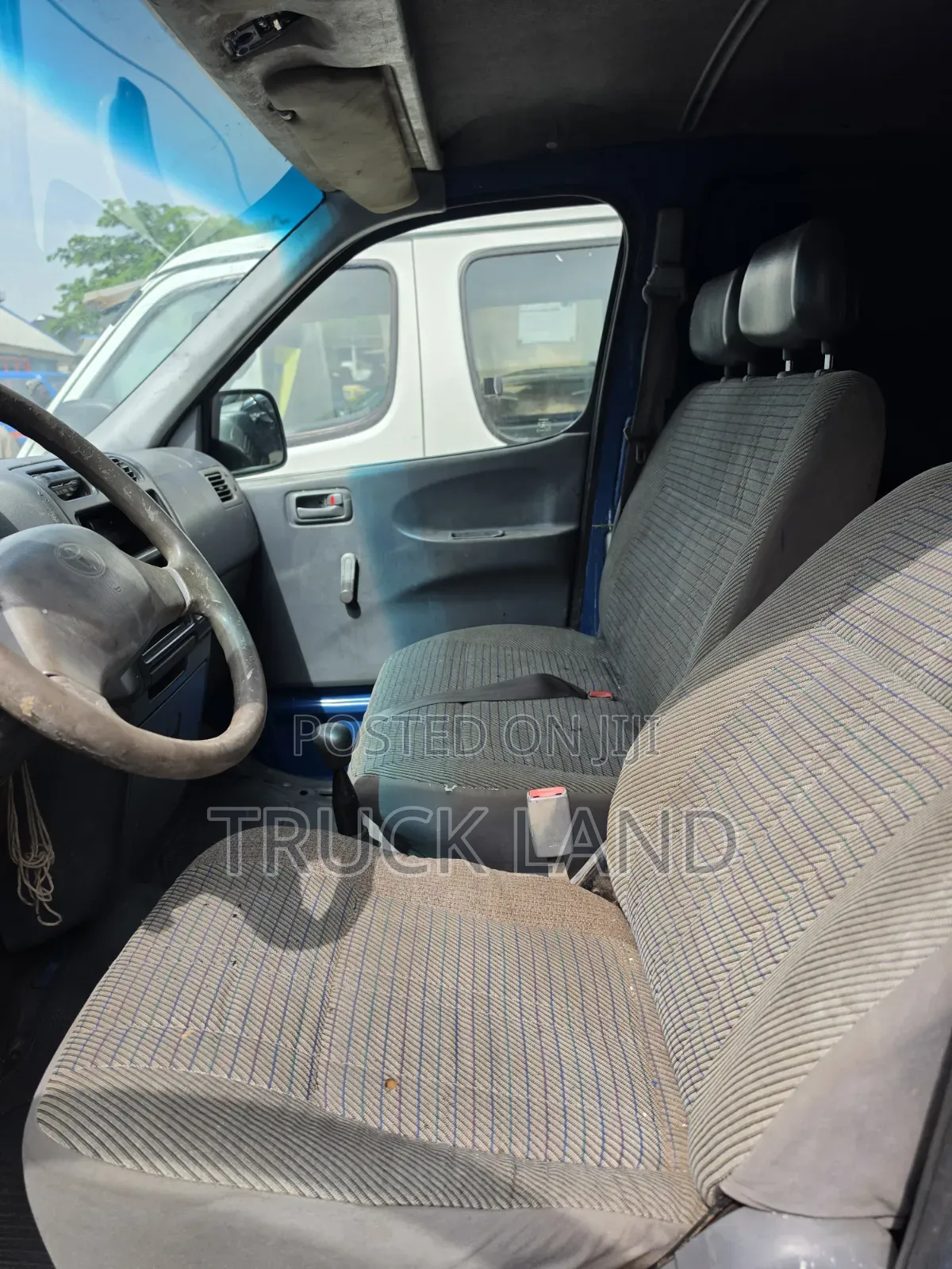 Toyota HiAce 2002 Blue