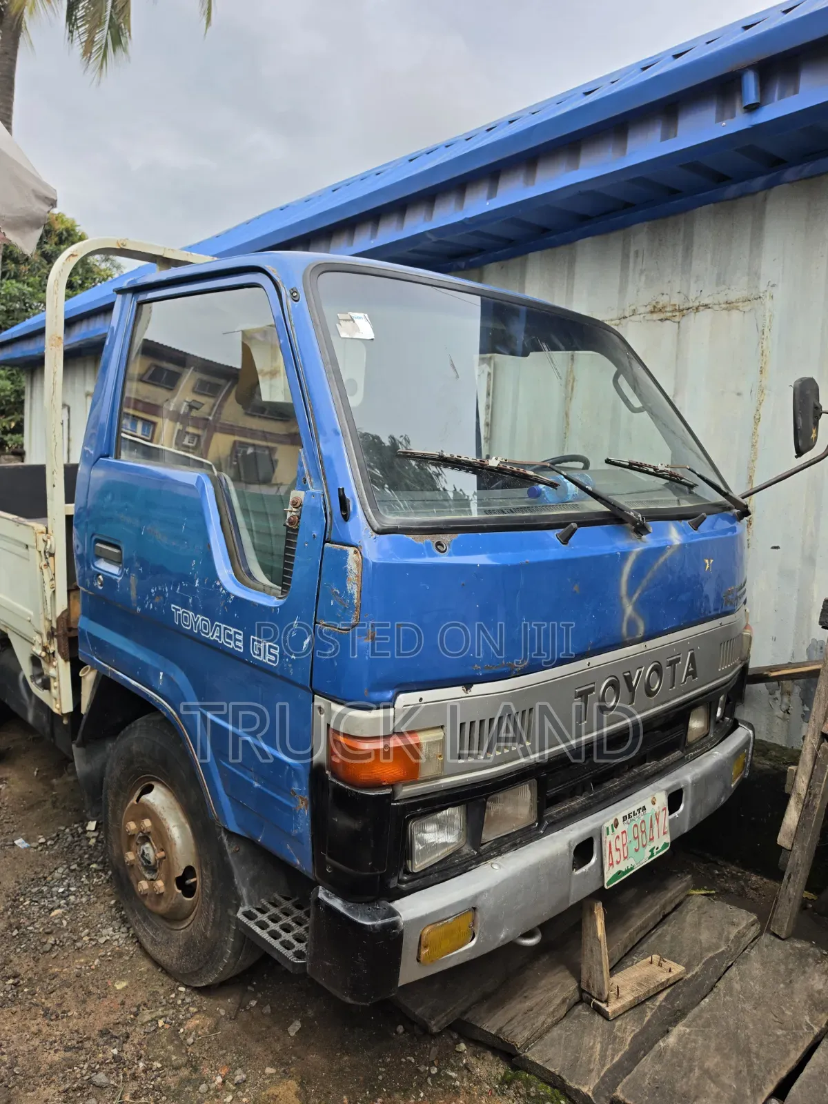 Toyota Dyna 200 Six Wheel Untouch 3Y Engine