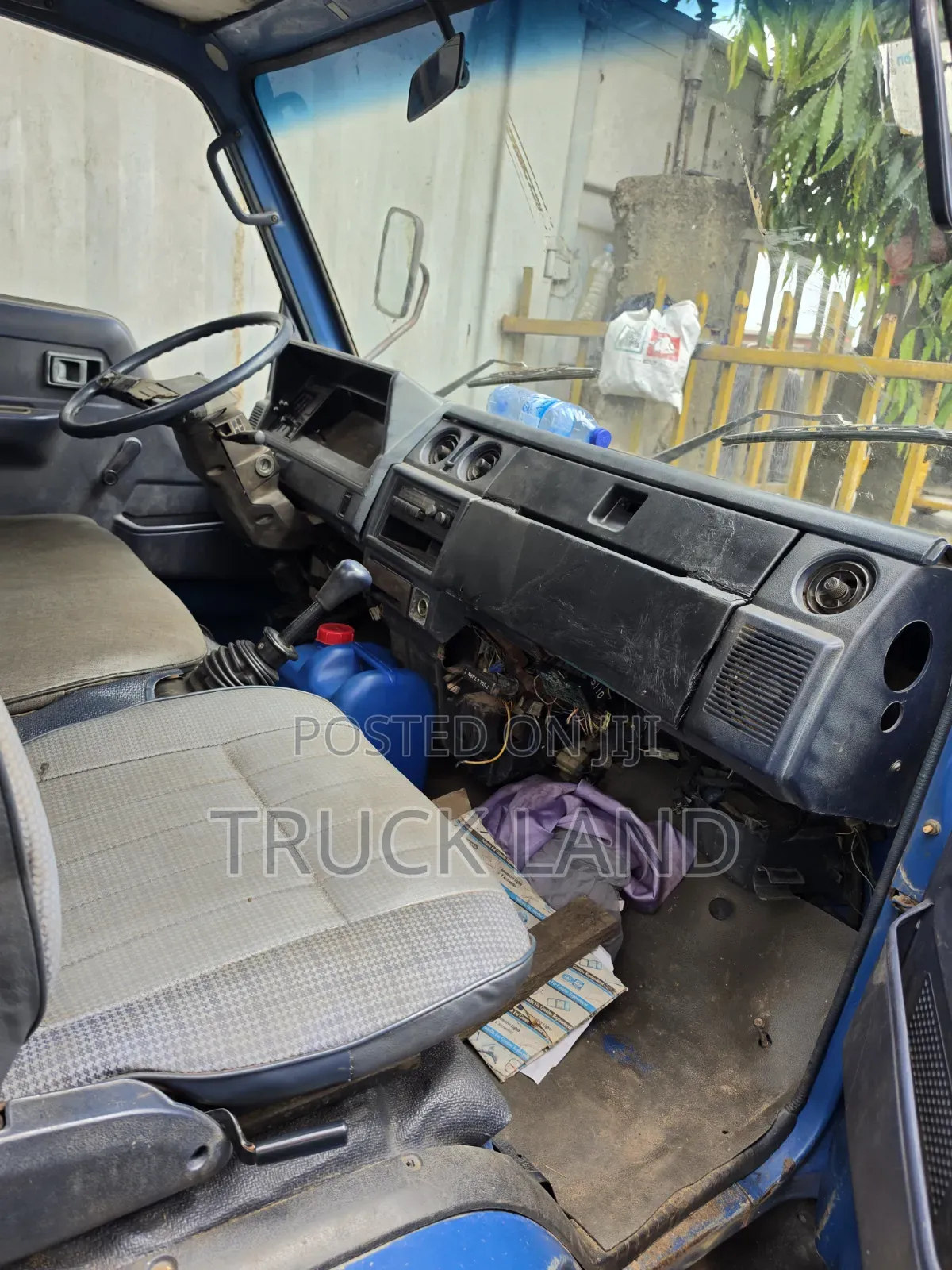 Toyota Dyna 200 Six Wheel Untouch 3Y Engine