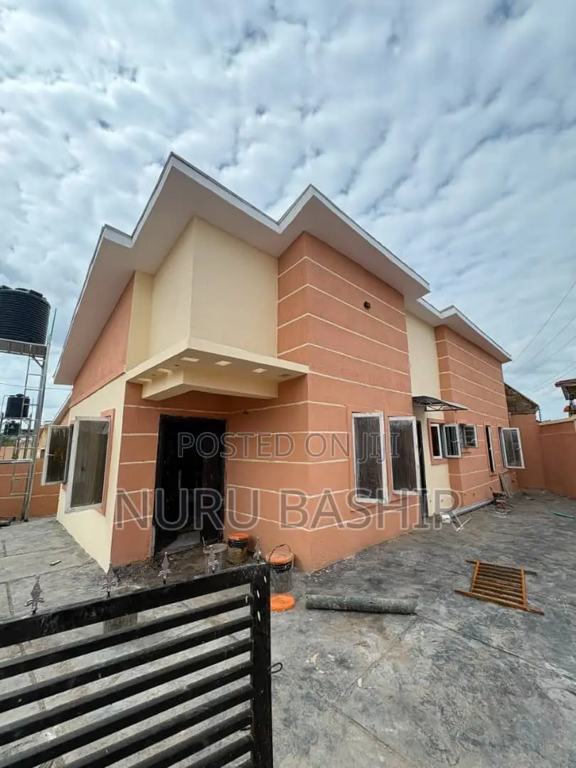 3bdrm Bungalow in Tinubu Estate, Iwo Road for sale