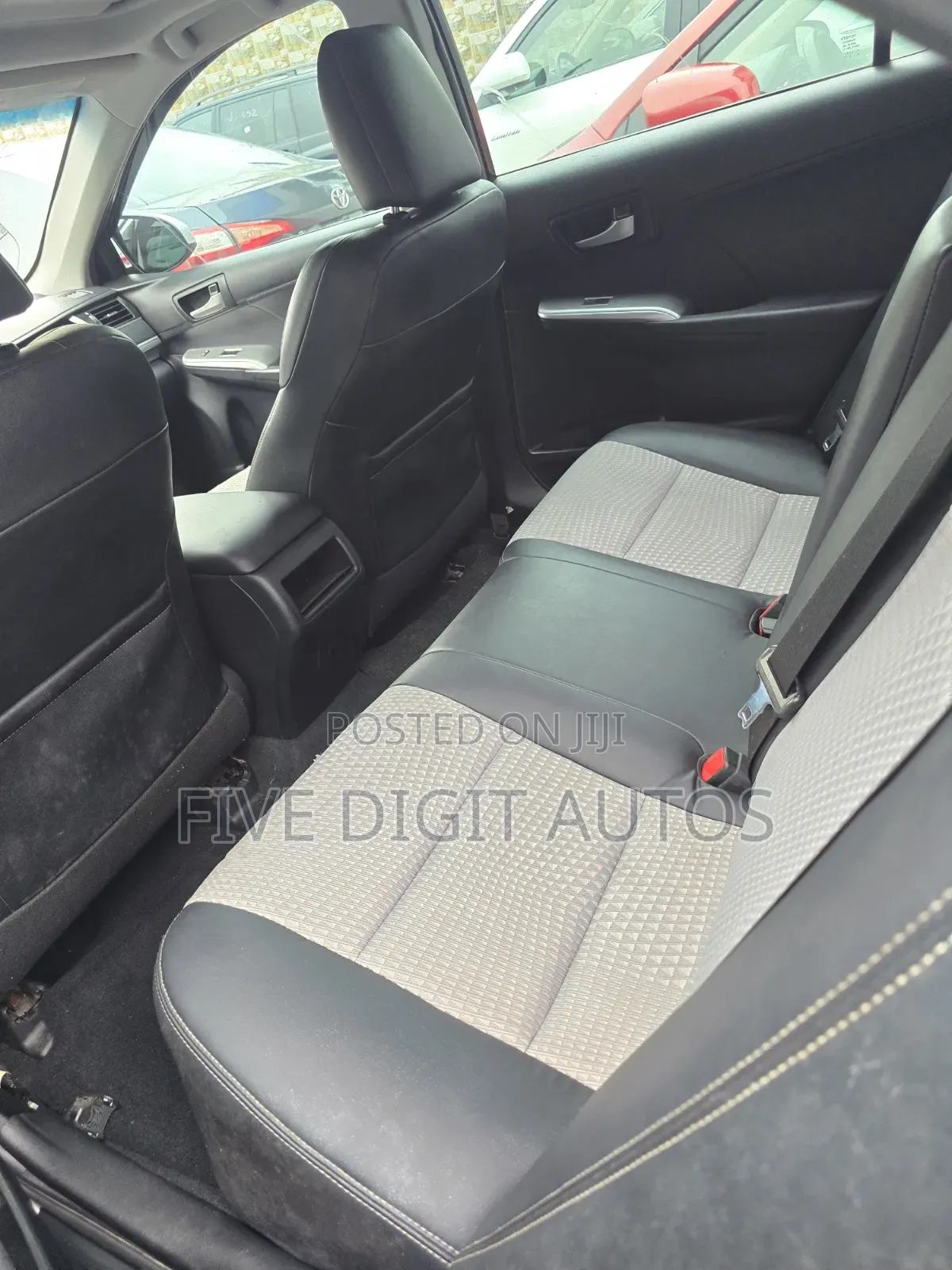 Toyota Camry SE 4dr Sedan (2.5L 4cyl 6A) 2012 Silver