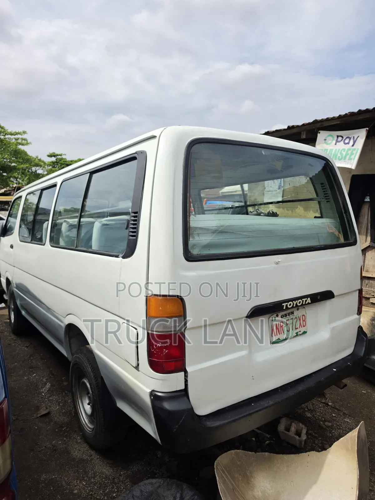 Toyota HiAce 2005 White