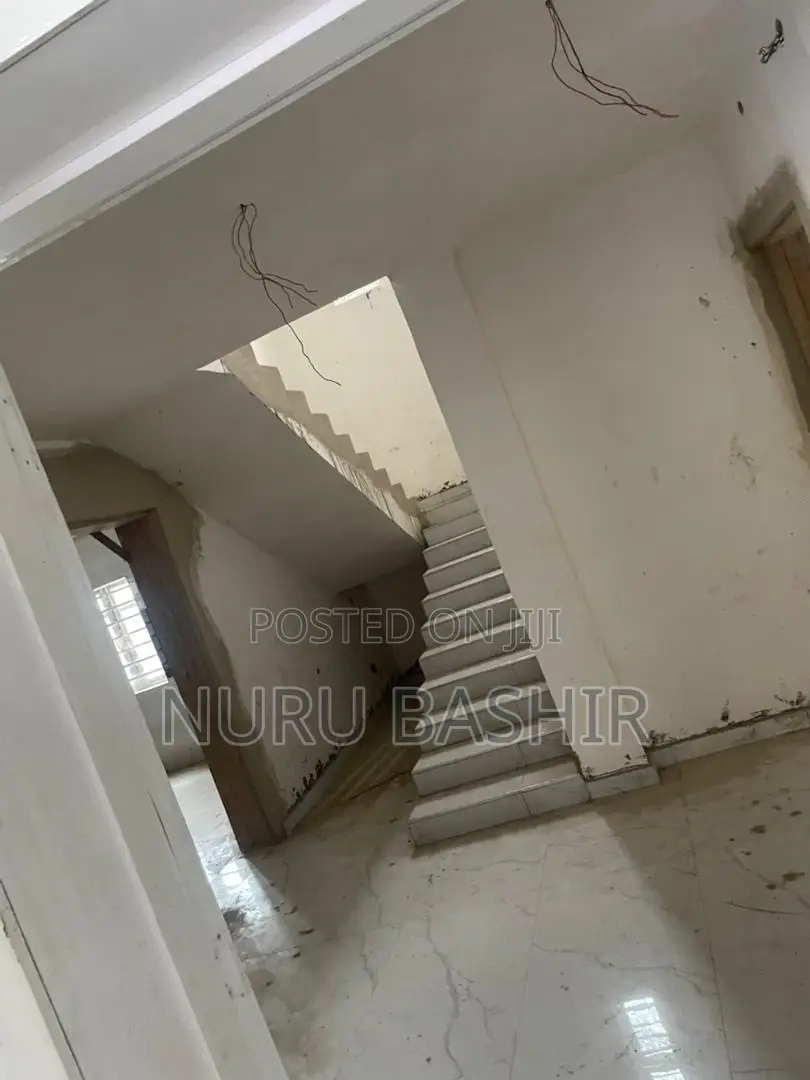 5bdrm Duplex in Alheri Akala Express for sale