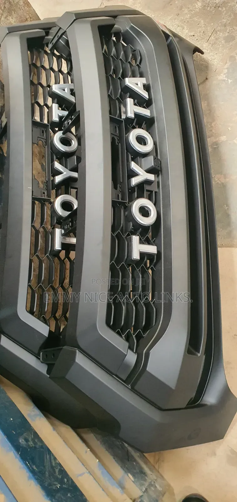 Grill Hilux 2020