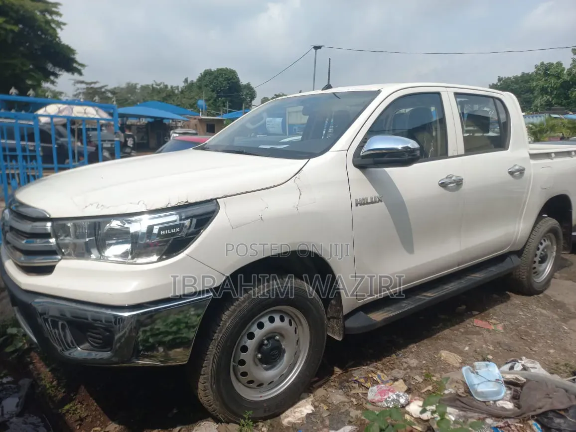 New Toyota Hilux 2023 White