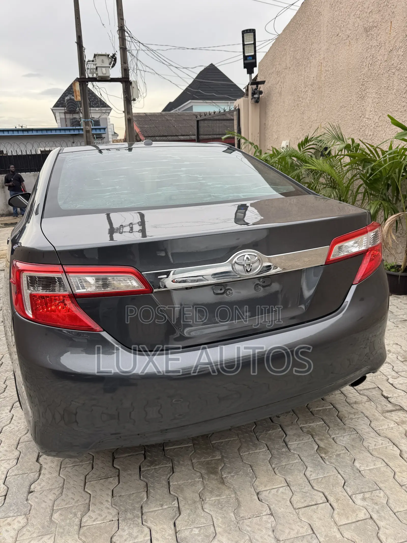 Toyota Camry XLE 4dr Sedan (2.5L 4cyl 6A) 2013 Gray