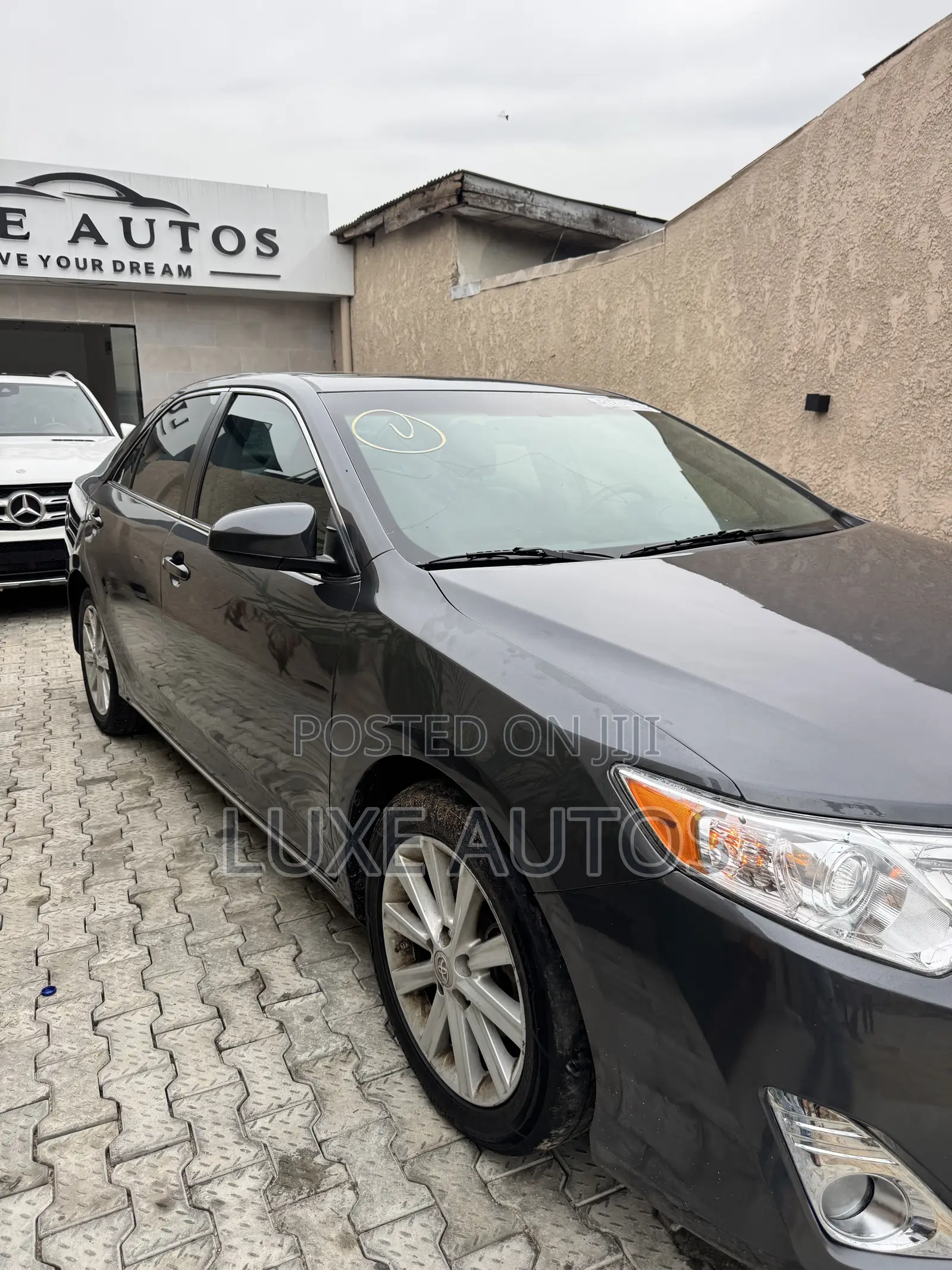 Toyota Camry XLE 4dr Sedan (2.5L 4cyl 6A) 2013 Gray