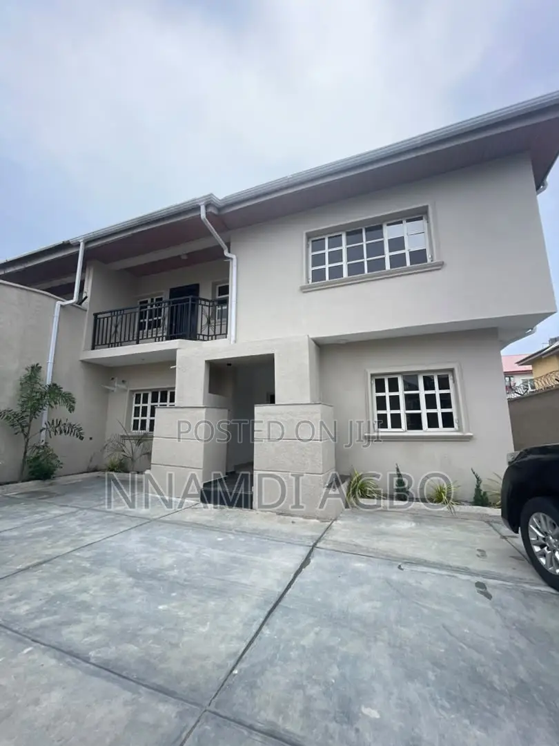 3bdrm Apartment in Lekki Phase 1 for rent