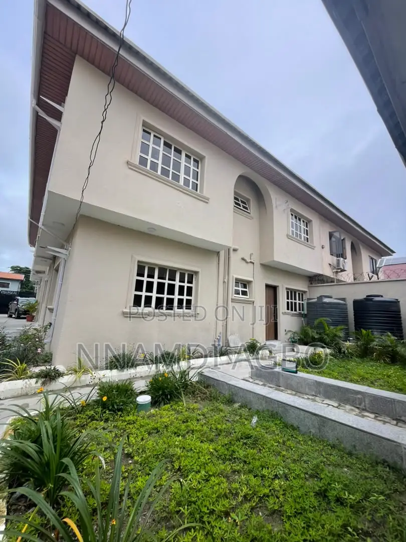 3bdrm Apartment in Lekki Phase 1 for rent