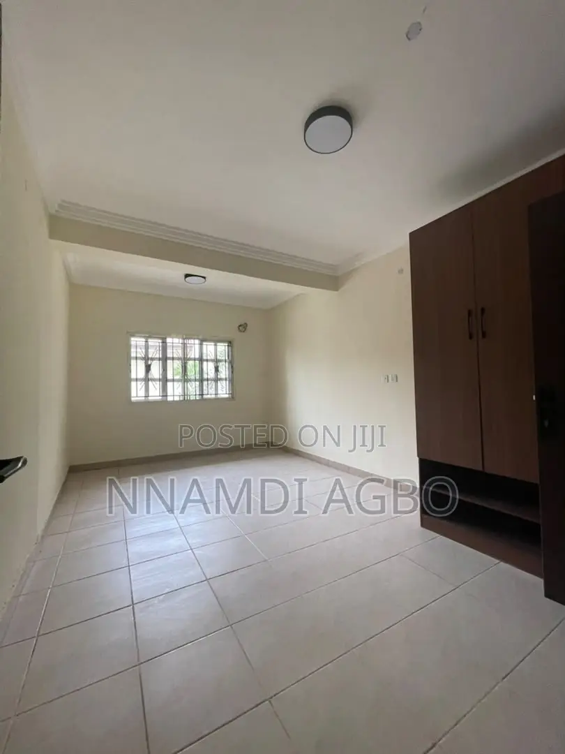 3bdrm Apartment in Lekki Phase 1 for rent