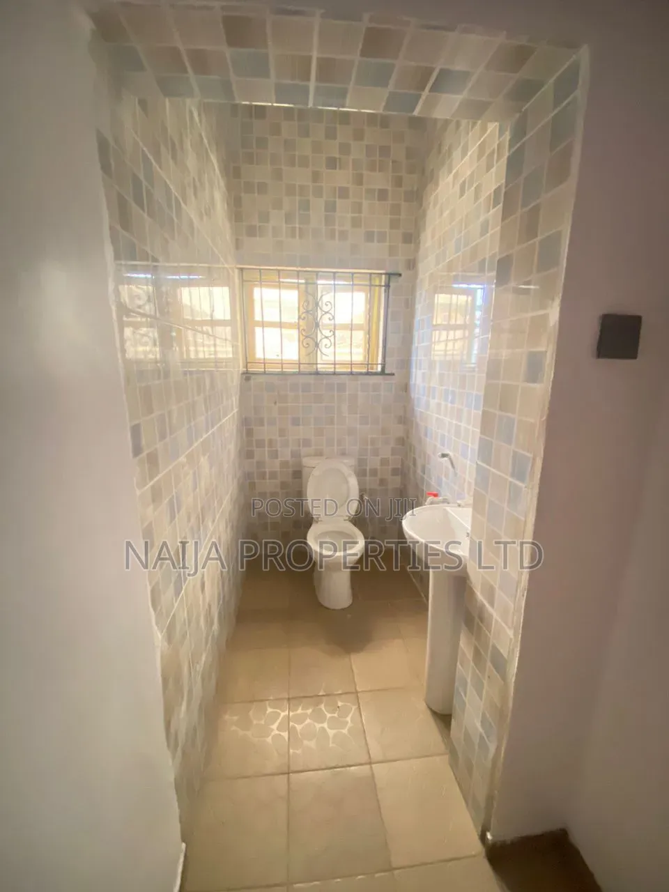3bdrm Apartment in Oke Ira / Ajah for rent