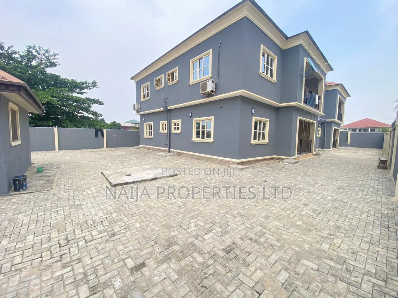 3bdrm Apartment in Oke Ira / Ajah for rent