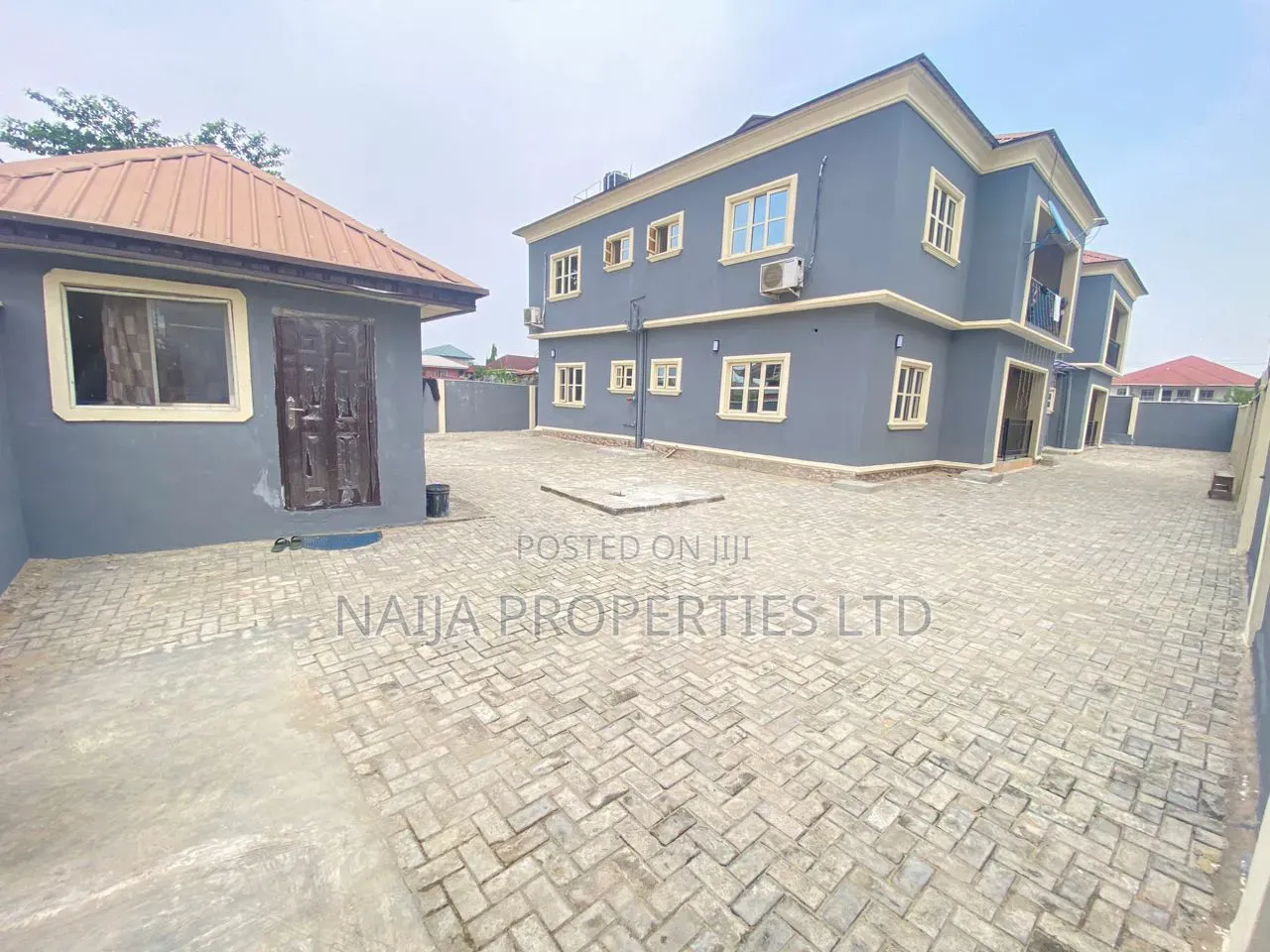 3bdrm Apartment in Oke Ira / Ajah for rent