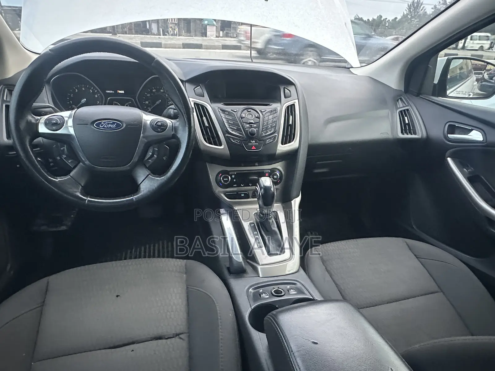 Ford Focus SEL Hatchback FWD (2.0L 4cyl 6A) 2012 White